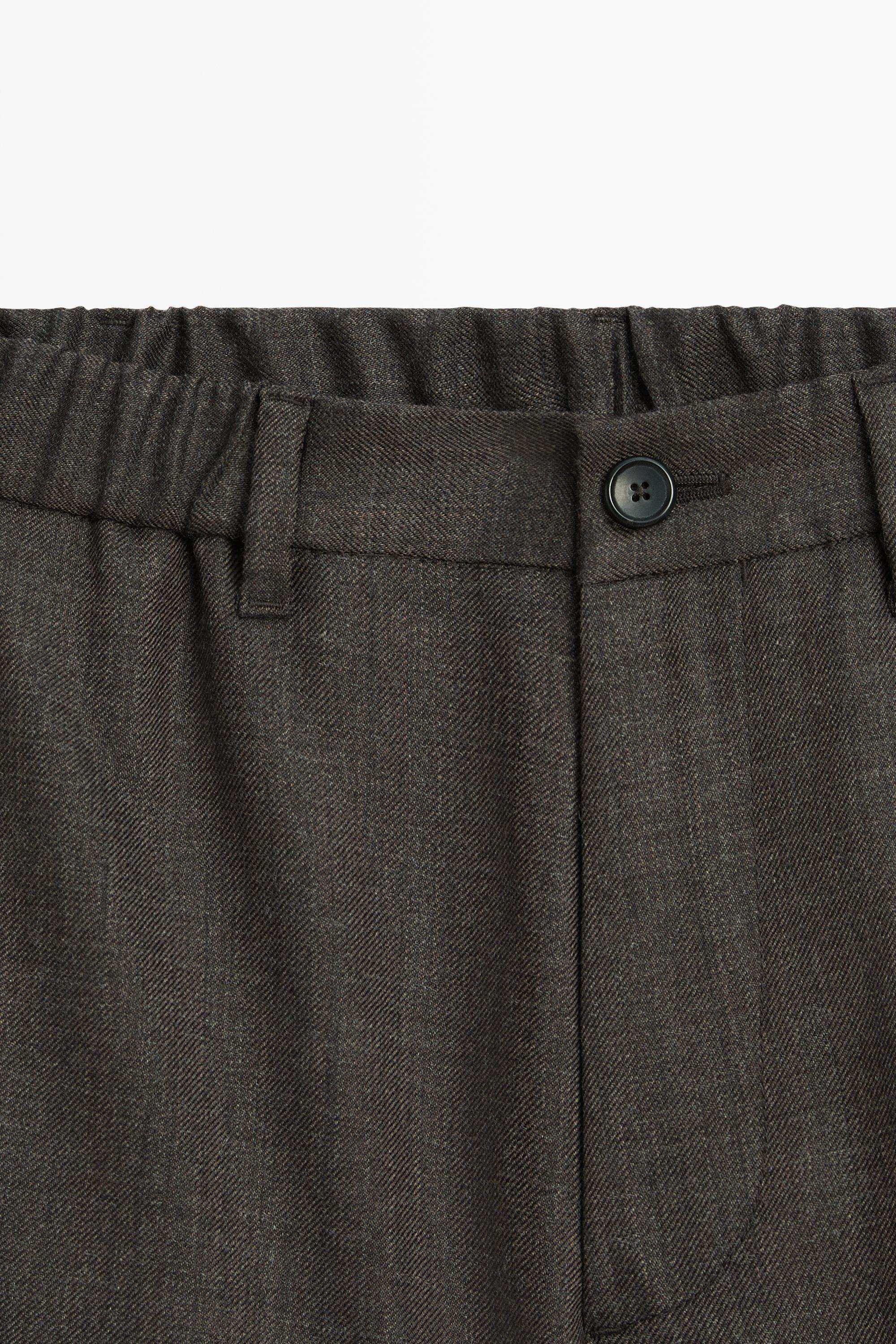 Relaxed fit 100% wool pants with elastic waistband